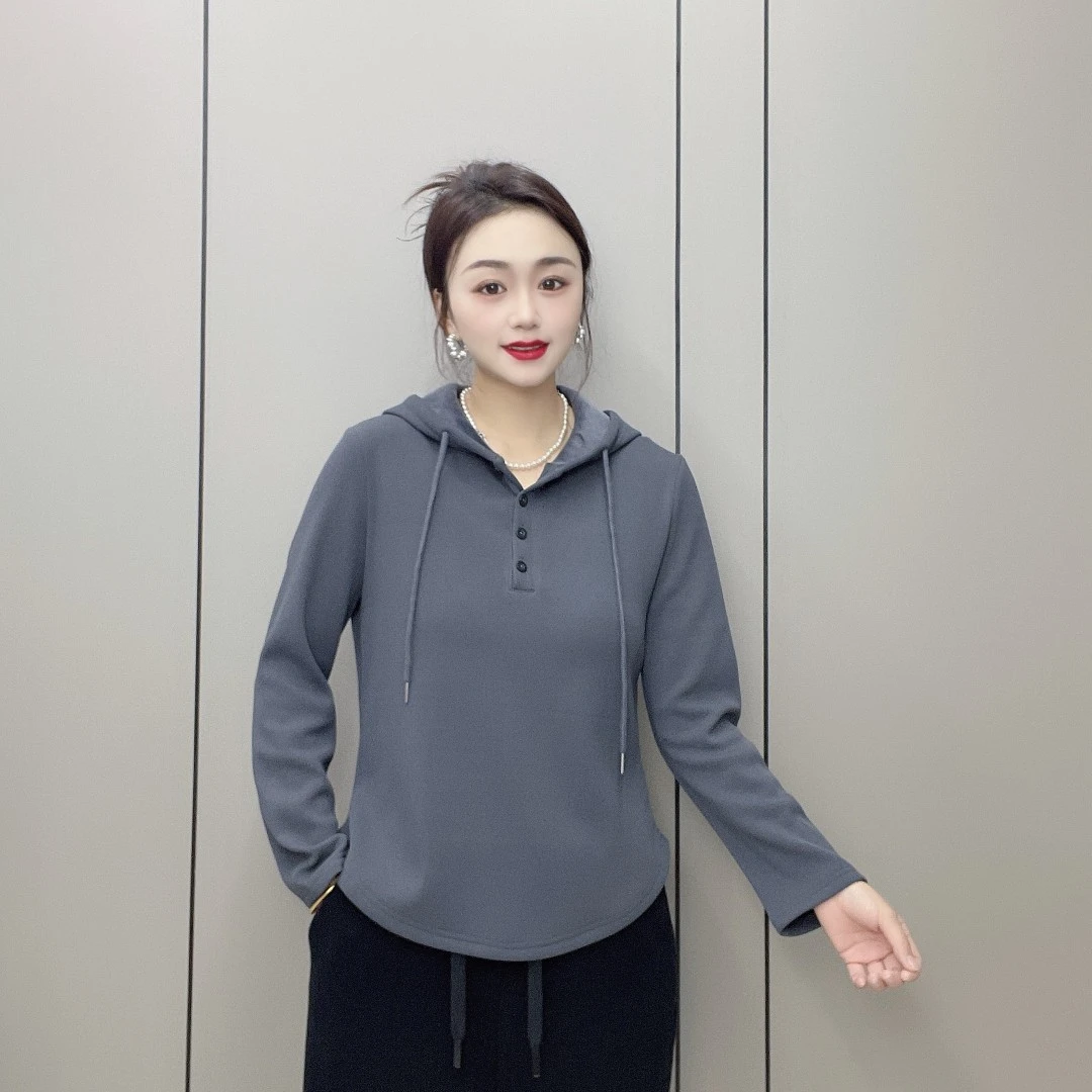 99新款连帽长袖t恤女时尚洋气百搭纽扣纯色套头上衣显瘦卫衣