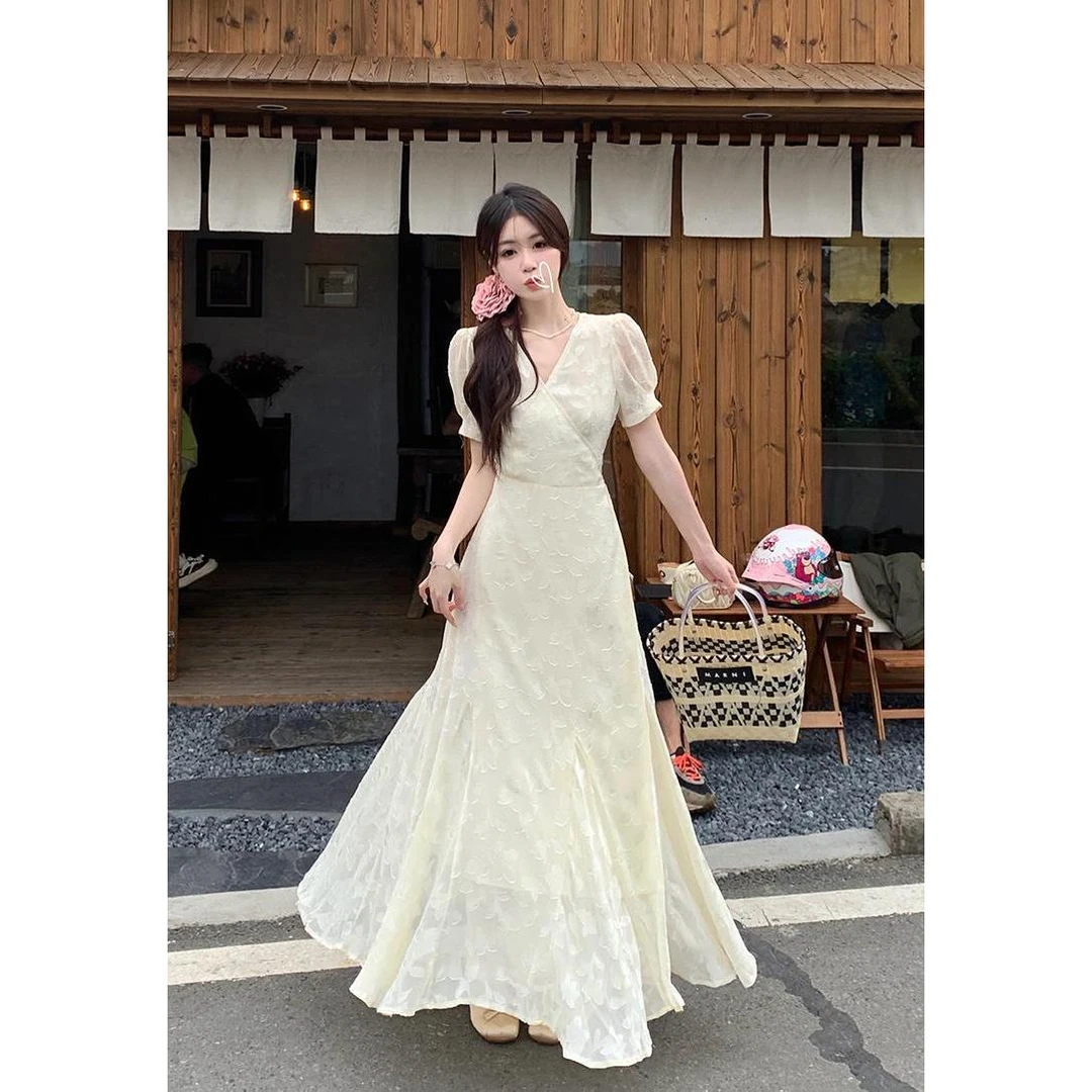 大码女装2024法式浪漫剪花一片式鱼尾连衣裙v领显瘦气质夏季长裙