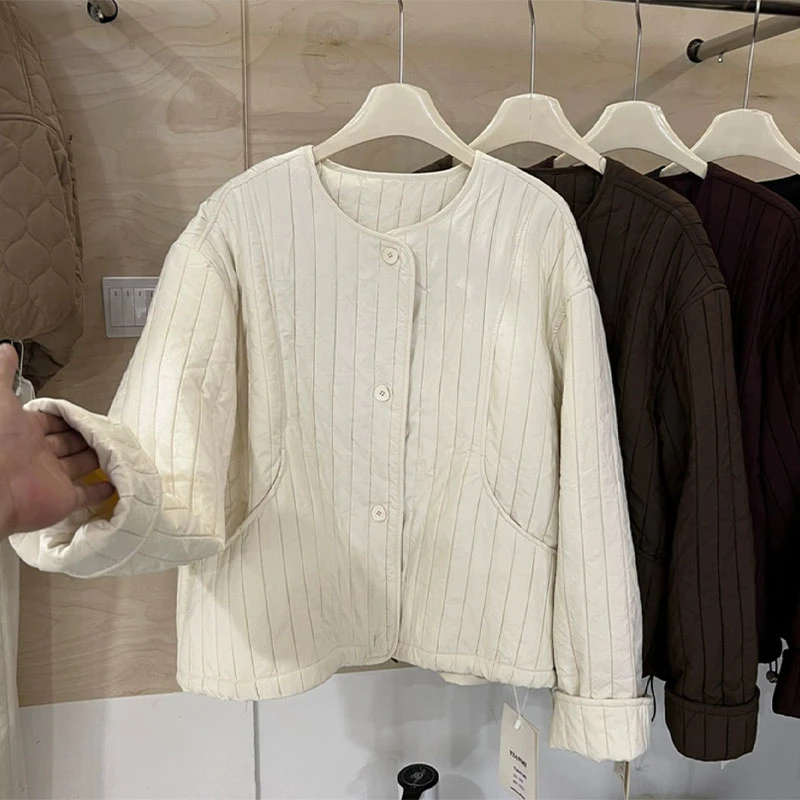 时尚简约休闲风竖条设计圆领外套冬季新款气质减龄显瘦纯色棉服