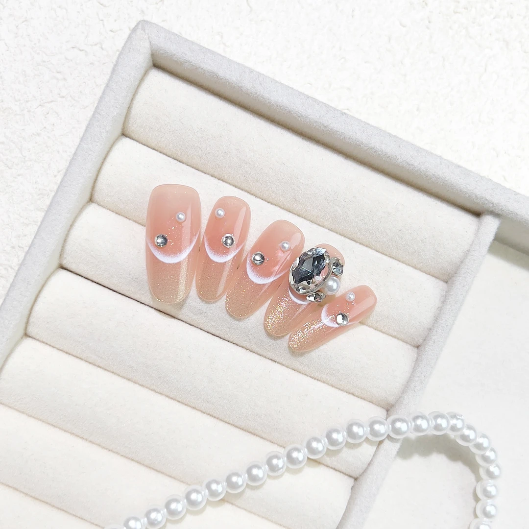 月牙泉-微金猫眼手工穿戴甲鸽子蛋珍珠轻奢高级感美甲穿戴式贴片