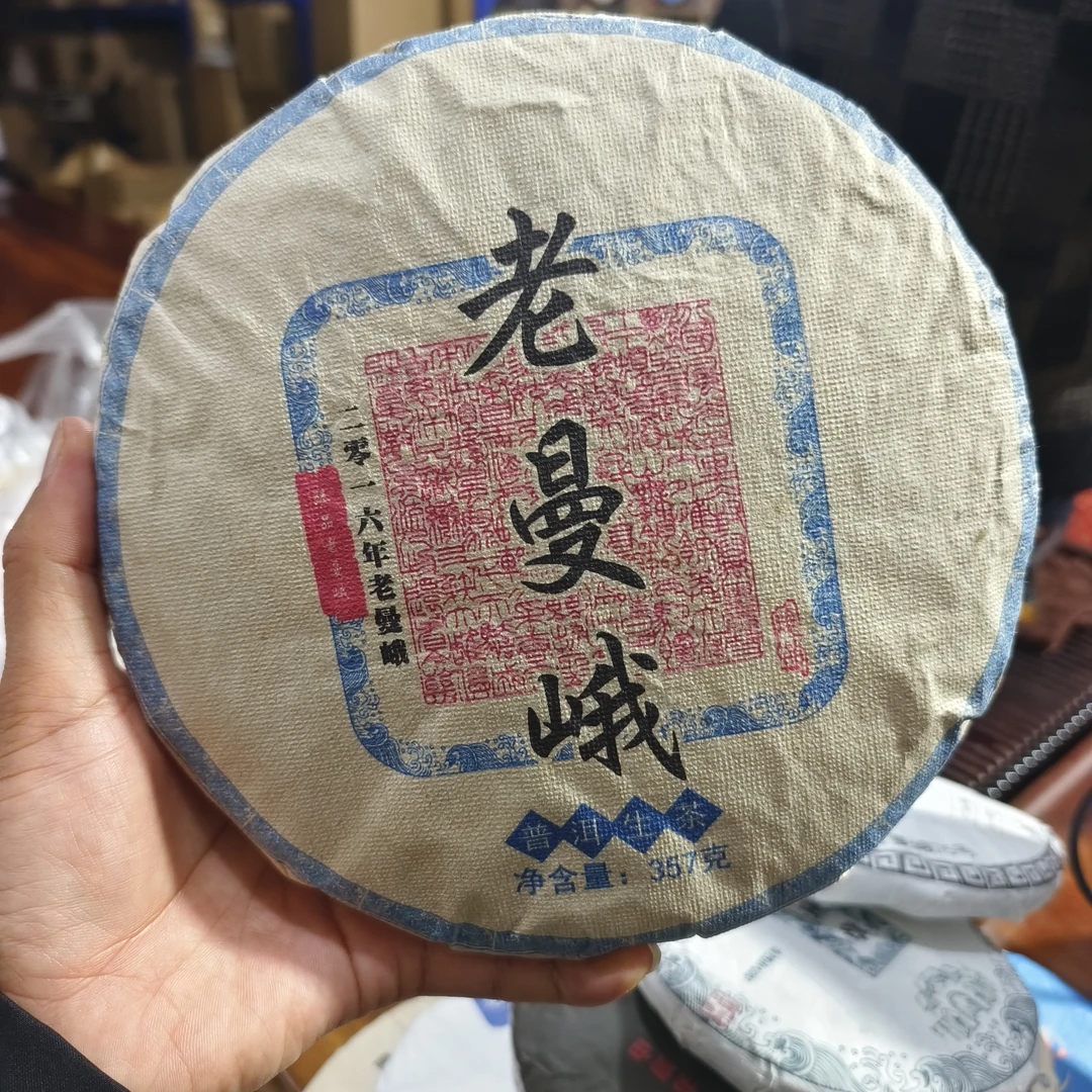 2016年原料老曼峨古树头春普洱生茶饼357克/饼