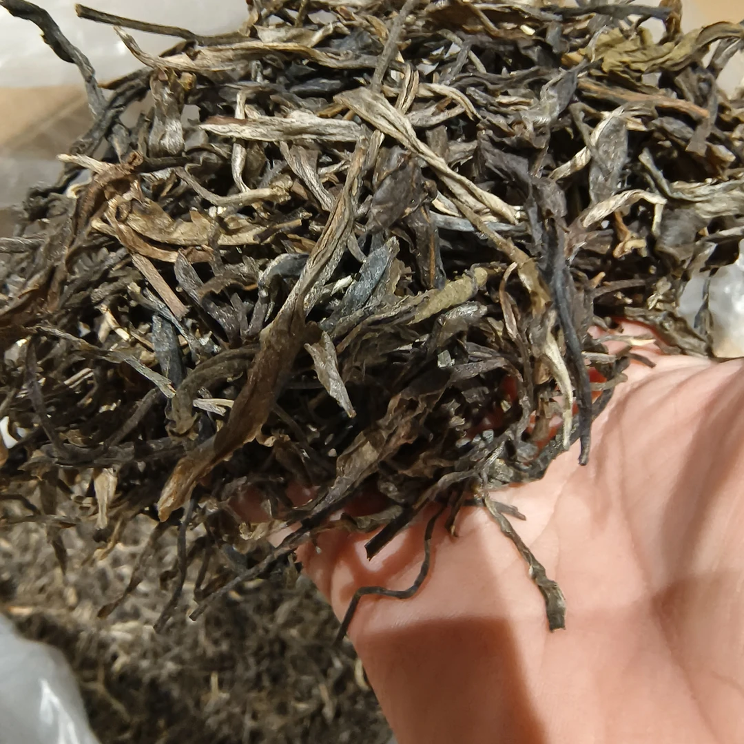 2015年老曼峨桂花地古树普洱散生茶100克一份