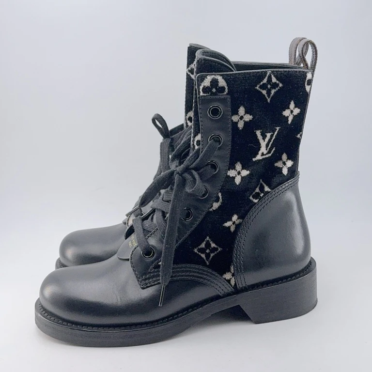 95新 LouisVuitton/路易威登 37码/98新/黑色植绒满印马丁靴