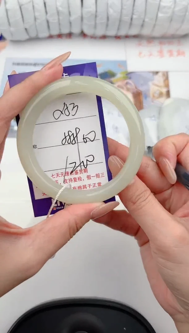 【闪购商品】和田玉手镯未镶嵌53颜色微差无瑕疵