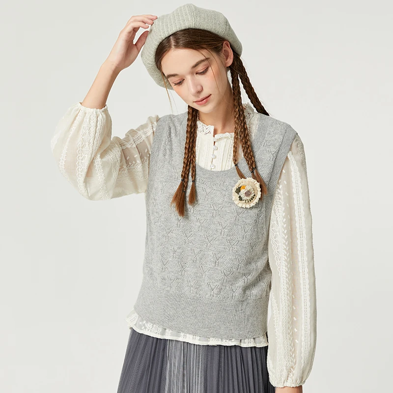 famecoco范可儿针织马甲背心秋季时髦镂空叠穿小坎肩F225CA005