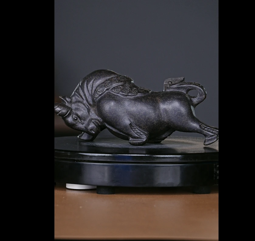 宜兴原矿高端紫砂茶宠摆件--牛气冲天