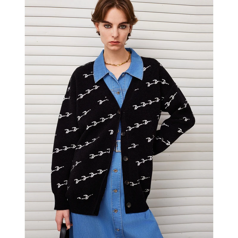 DKNY/唐可娜儿高级感复古风潮几何字体宽松针织衫