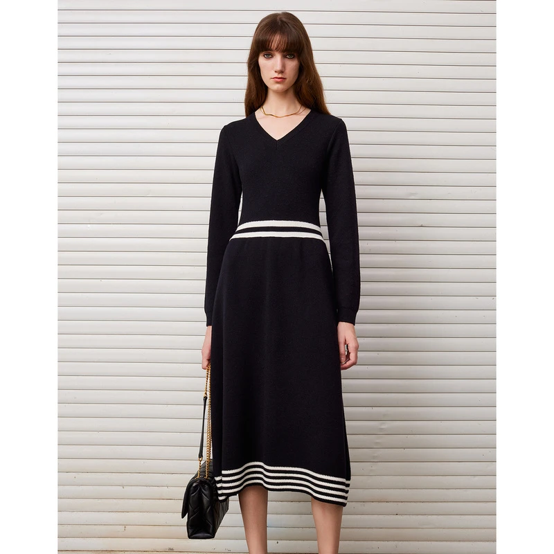 DKNY/唐可娜儿V领撞色A字裙摆针织连衣裙