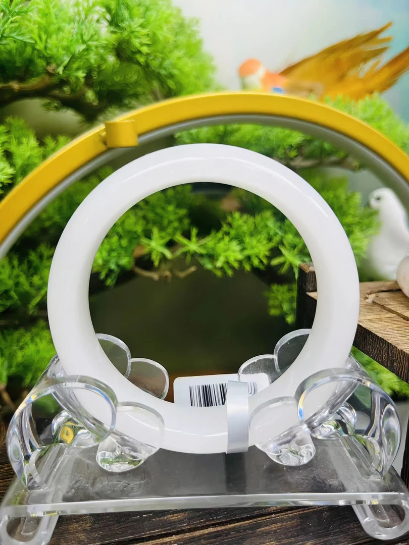 天然非洲翠纯白色气质时尚款手镯（圈口自选）