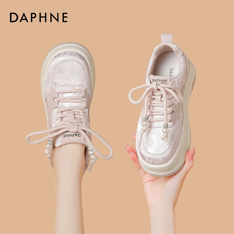 达芙妮中式刺绣板鞋25百搭春季潮流圆头串珠系带樱花紫耐看板鞋女