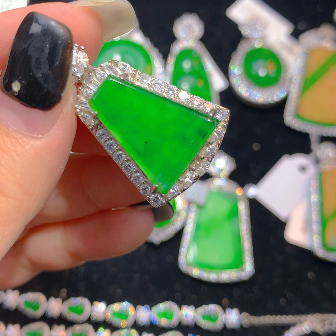 翡翠颈饰银S925镶嵌翡翠