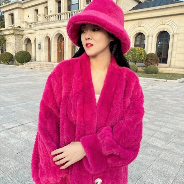 2023冬季新款网红同款浮雕轻奢加厚皮毛一体长外套