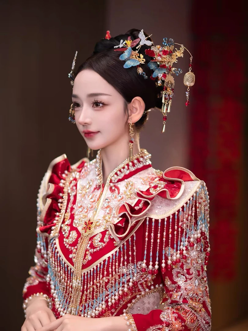 秀禾头饰2025新款中式古典简约大气红色造液花步摇敬酒服配饰品