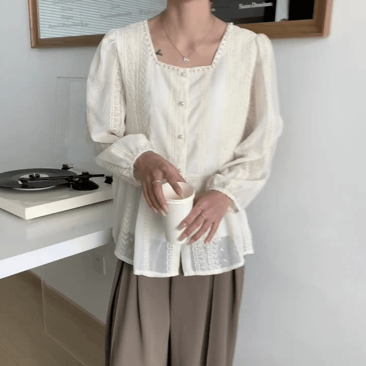 2024春季新款胖mm显瘦刺绣上衣珍珠小方领时尚遮肚减龄长袖衬衫