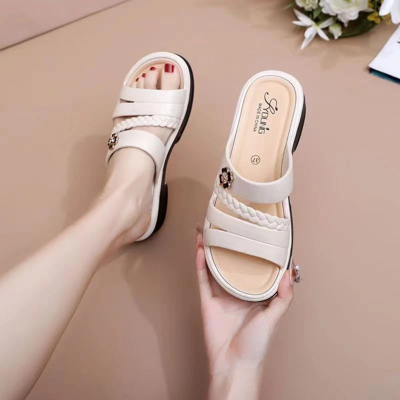 夏季女鞋时尚百搭软底外穿女士增高厚底防滑居家室内外沙滩凉拖鞋