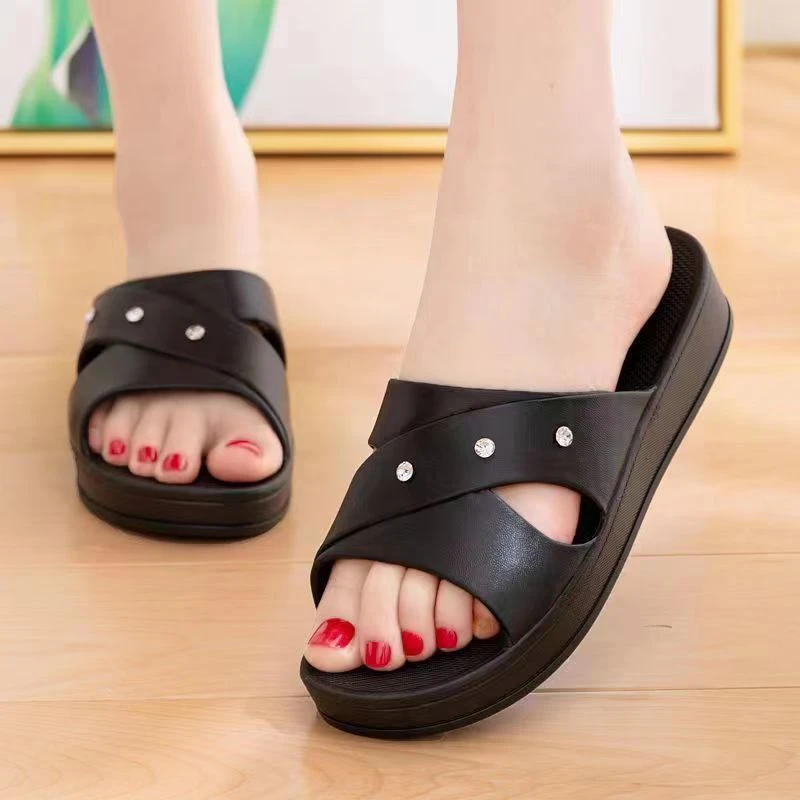 新款妈妈凉拖鞋女夏季休闲高跟中老年女士拖鞋外穿防水耐磨软底