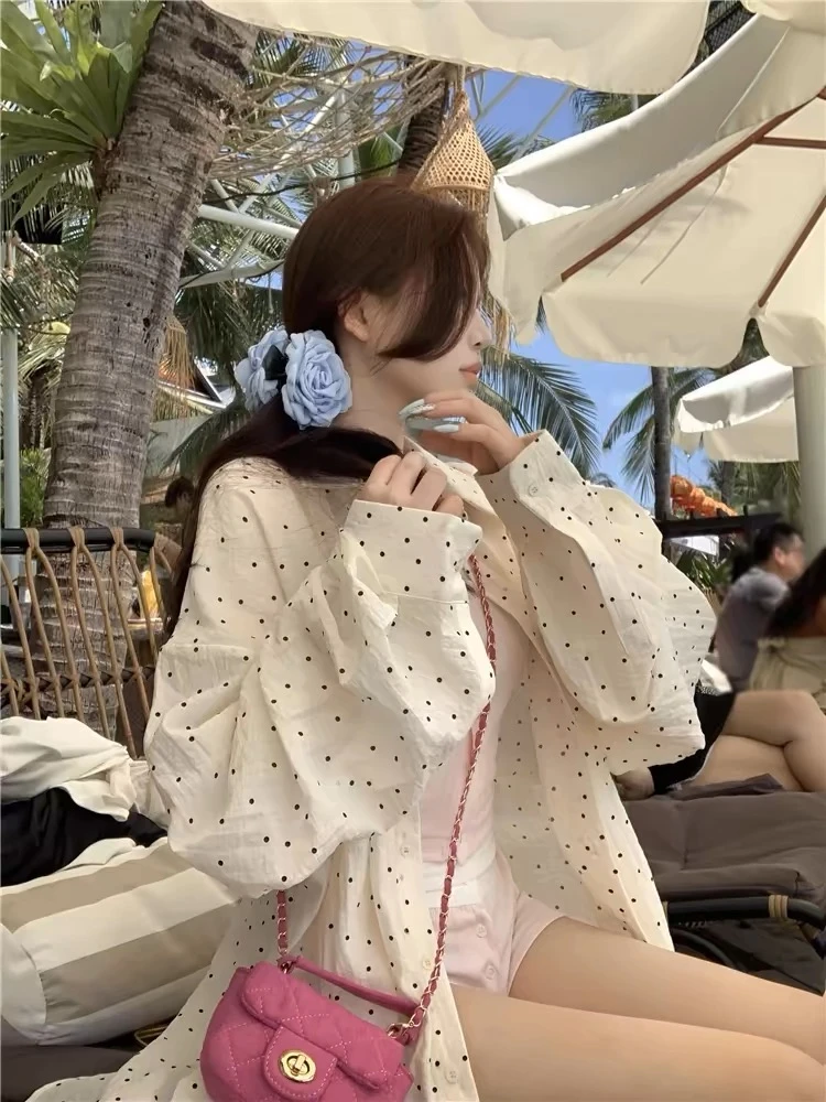 韩系穿搭白色波点长袖衬衫女秋季设计感开叉衬衣松弛慵懒外套上衣