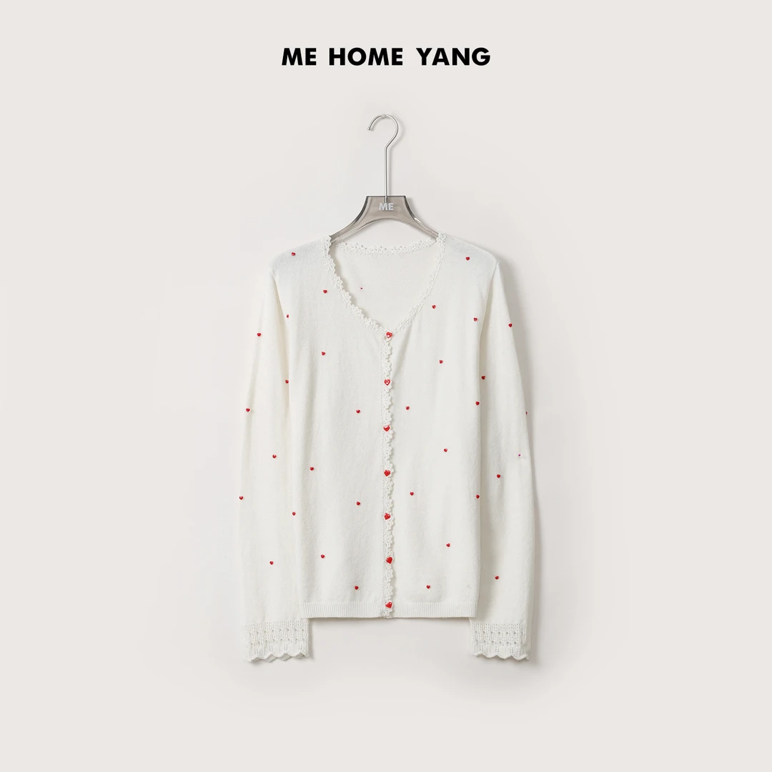 ME【一见倾心】100绵羊毛蕾丝拼接针织上衣爱心扣百搭毛衣MEQA4085