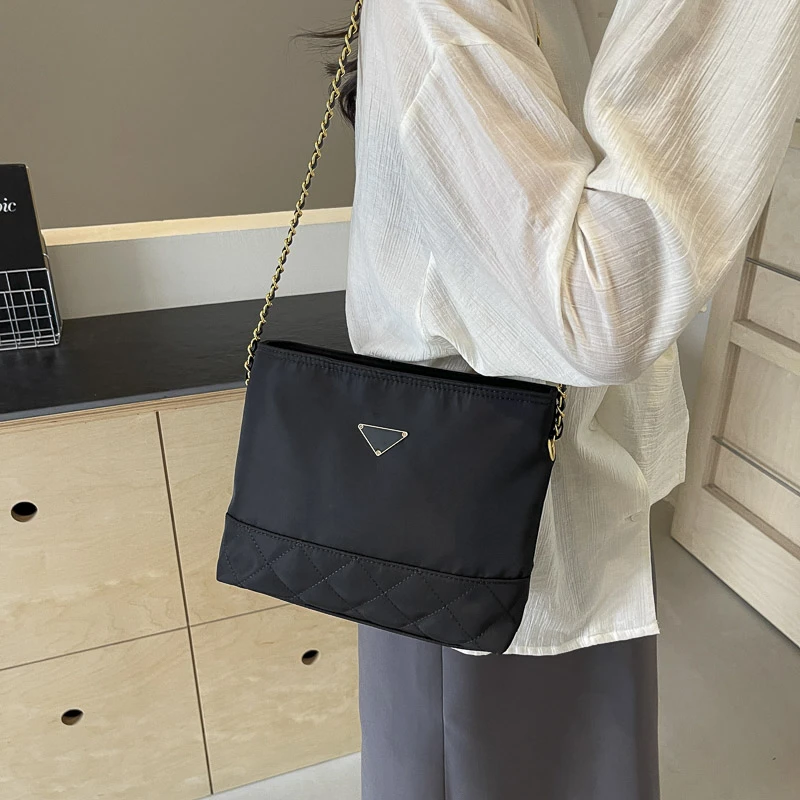 高级感尼龙菱格链条水桶包夏季2024简约百搭新款女通勤单肩斜挎包