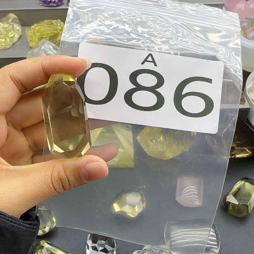 【闪购商品】水晶摆件未镶嵌天***士