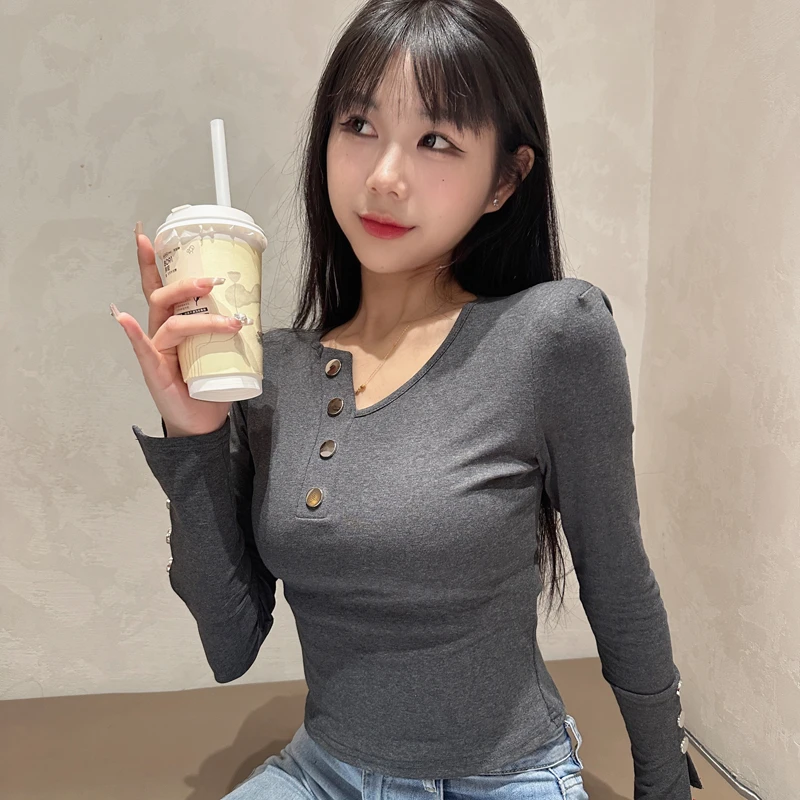 新姿奇灰色纽扣T恤不规则短款弹力棉秋冬修身显瘦V领束腰长袖上衣