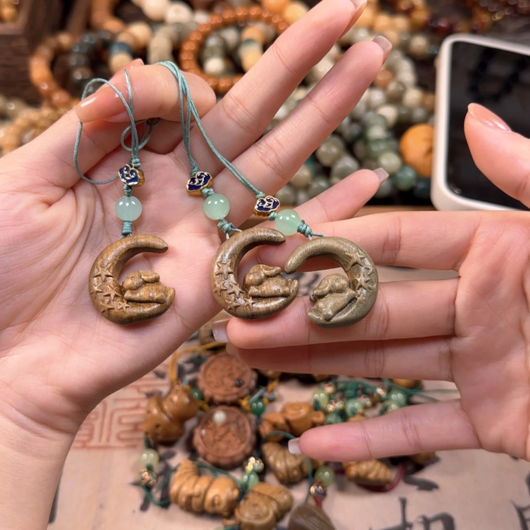 【闪购商品】白玉菩提手串绿檀月亮兔手机链