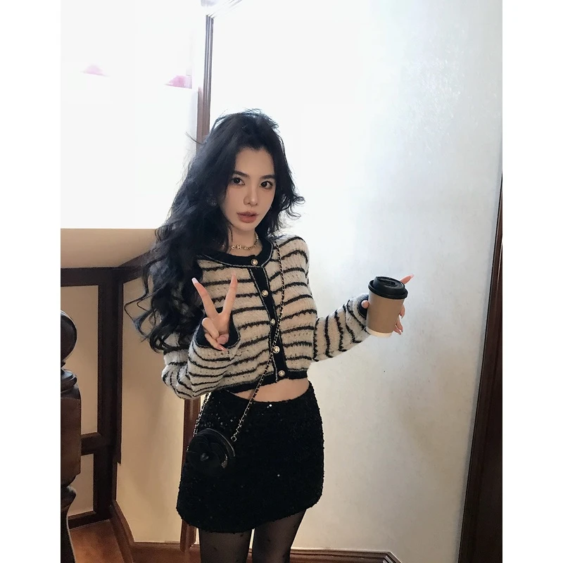 邱肉瑶「奥利奥」辣妹黑白条秋冬秋季设计感气质撞色毛衣z