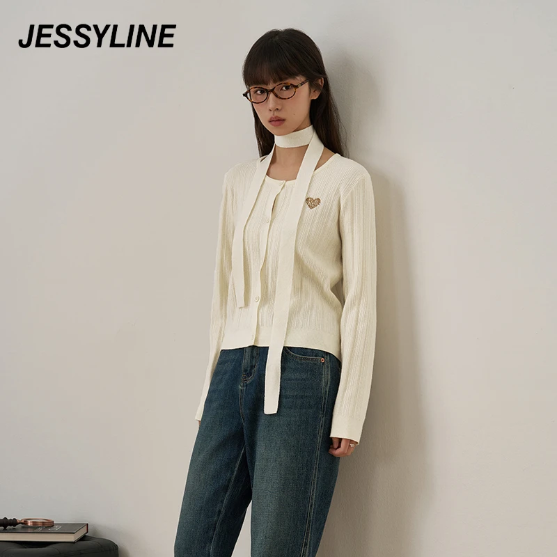 jessyline2025早春新款 杰茜莱白色短款针织开衫女 433104183