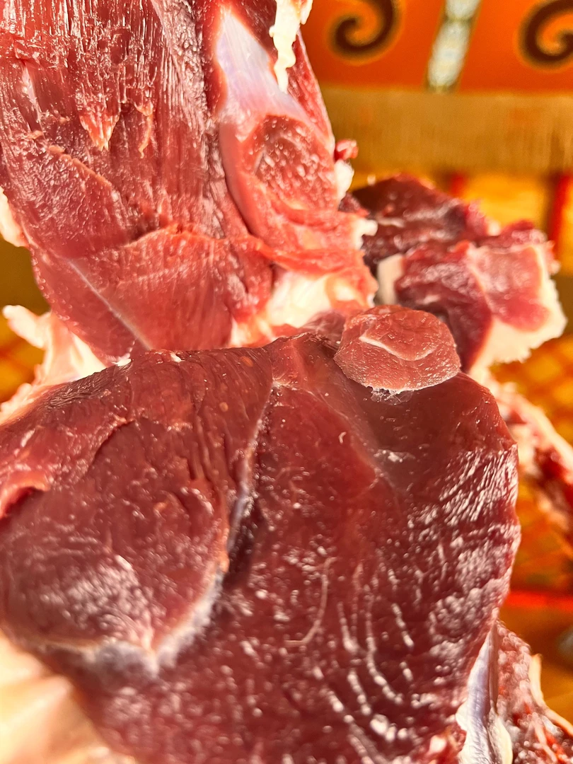 20斤标准品，竖分半只羊手扒肉打包装。乌拉特后旗阴山散养后山羊