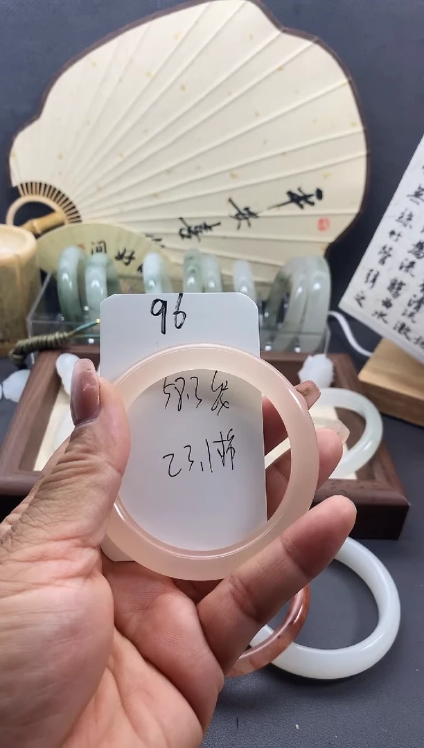 【闪购商品】石英质玉手镯未镶嵌96