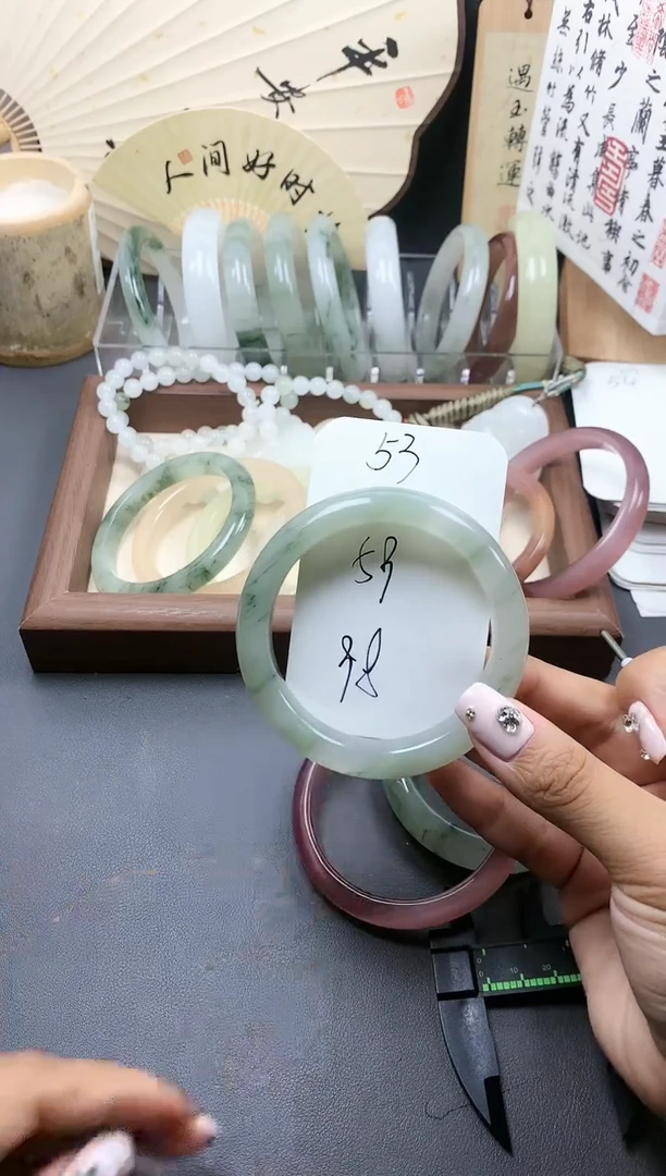 【闪购商品】石英质玉手镯未镶嵌53