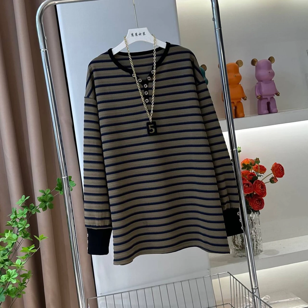 0216小V领口扣子设计条纹长袖上衣秋季新款宽松休闲显瘦中长卫衣