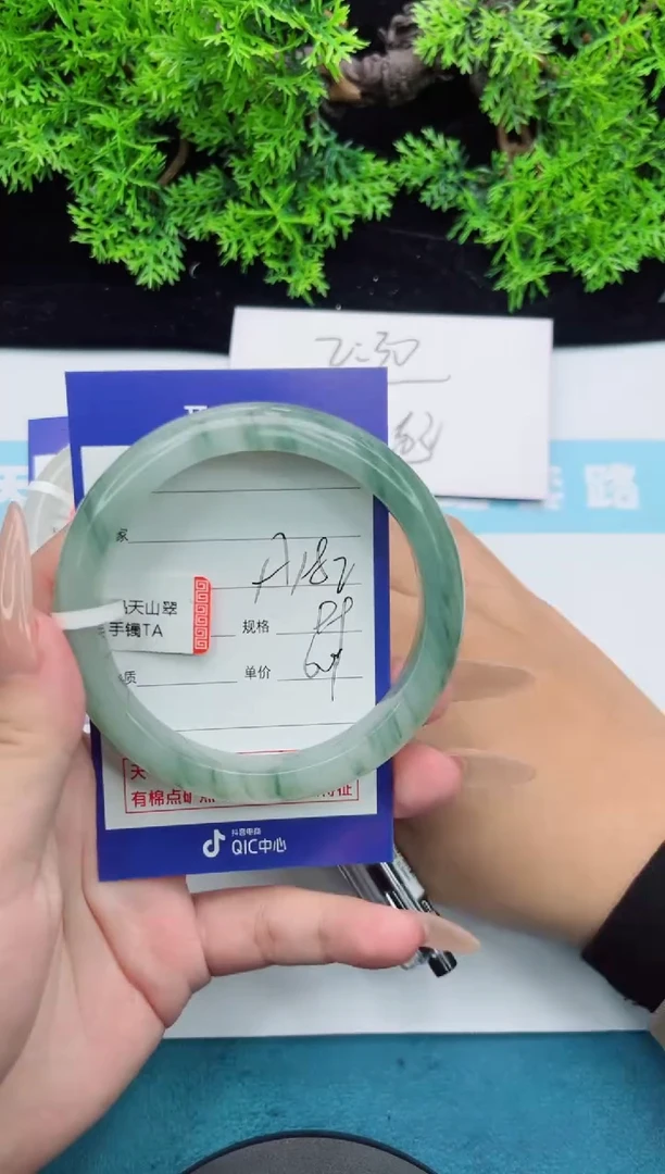 【闪购商品】石英质玉手镯未镶嵌182