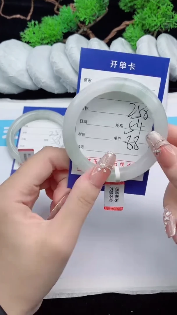 【闪购商品】石英质玉手镯未镶嵌258