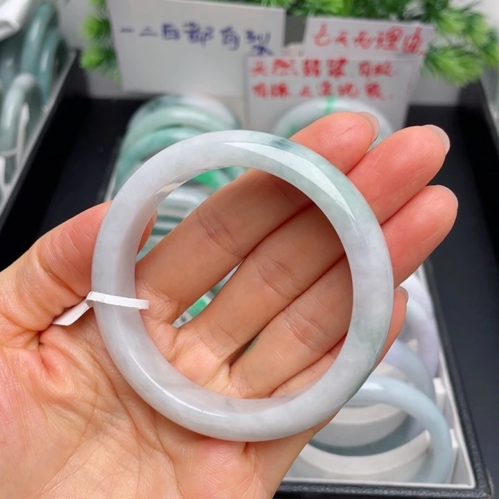 翡翠手镯未镶嵌55正圈有纹