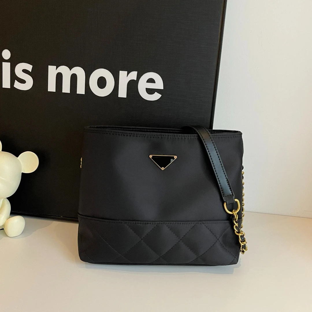 小众设计简约时尚大容量菱格链条小方包