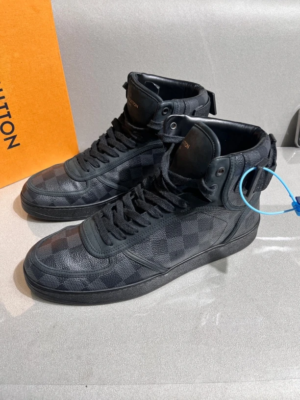 99新 LouisVuitton/路易威登 rivoli满印棋盘格男鞋休闲鞋 40.5码