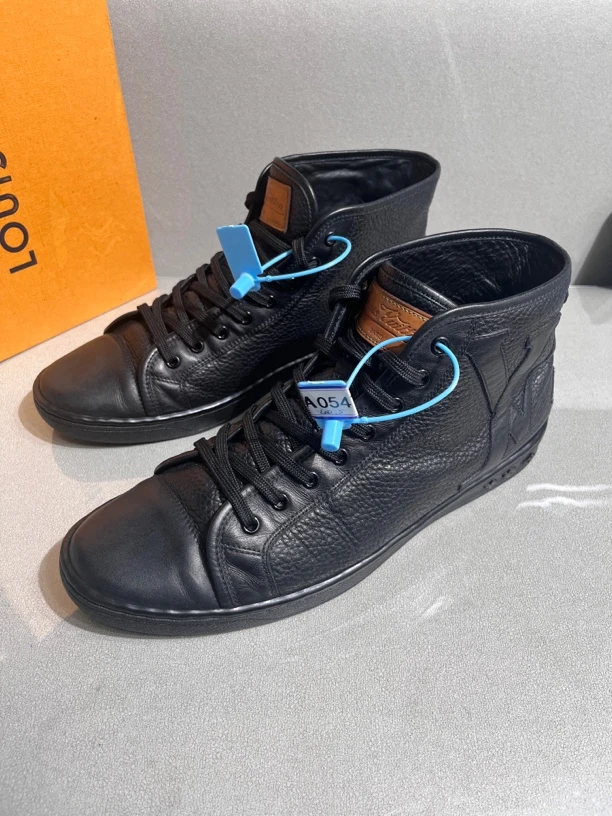 99新 LouisVuitton/路易威登 侧面logo男鞋休闲鞋 40.5码