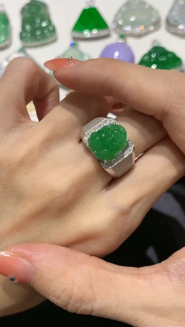 【闪购商品】翡翠吊坠(不含链)18K金镶嵌团购5