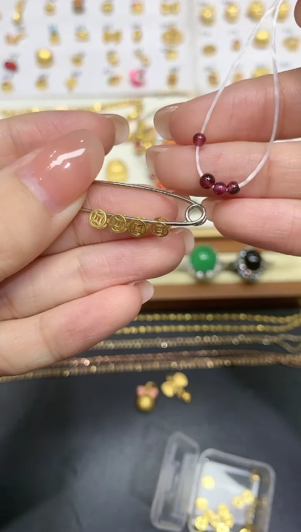 【闪购商品】石榴石吊坠(不含链)18K金镶嵌29多人多样性随机发货1件