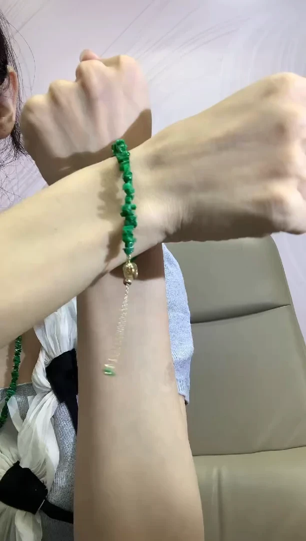 【闪购商品】翡翠吊坠(赠链)合金3多人多样性随机发货1件