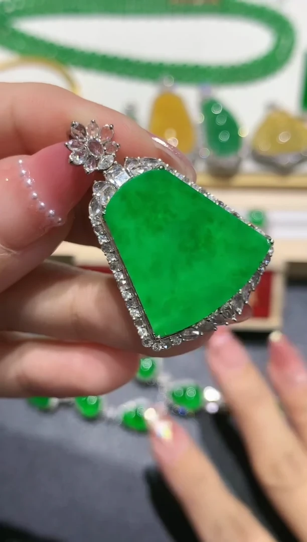 【闪购商品】翡翠颈饰18K金镶嵌全款15800 定金10000