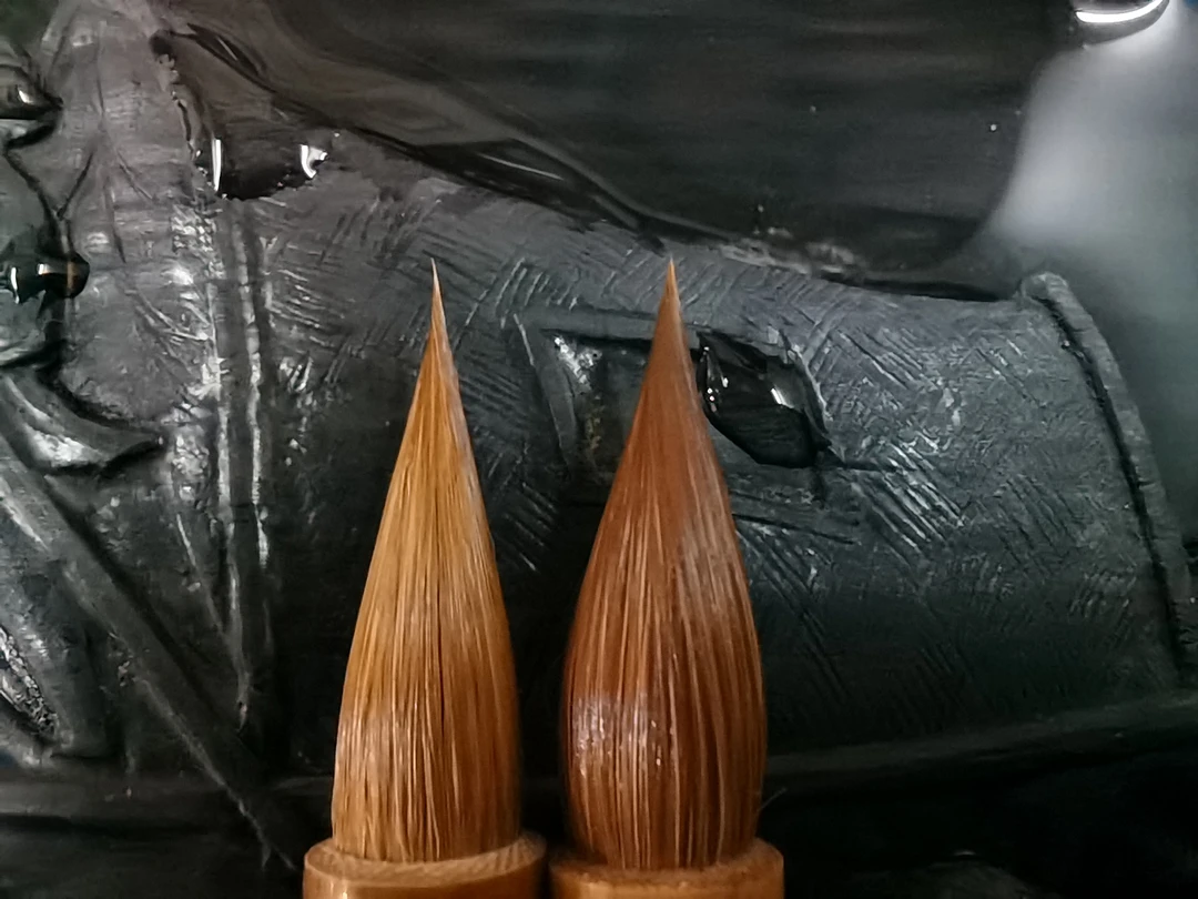 龙鳞在龙渊毛笔的基础上进行缩小笔尖变得更加灵活出锋2.1口径0.6