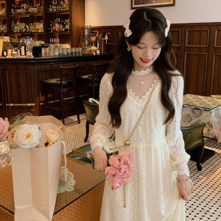 温柔风蕾丝网纱连衣裙女秋冬季新款百搭气质显瘦加绒打底内搭长裙