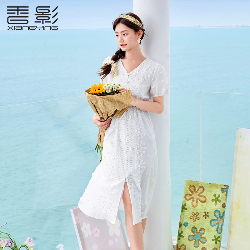 Q832351连衣裙 香影v领连衣裙女2024夏装新款镂空钩花开叉收腰