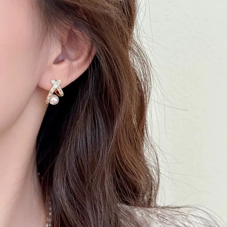 铜合金合成锆石耳饰 法式设计轻奢气质千金风百搭款满锆耳钉
