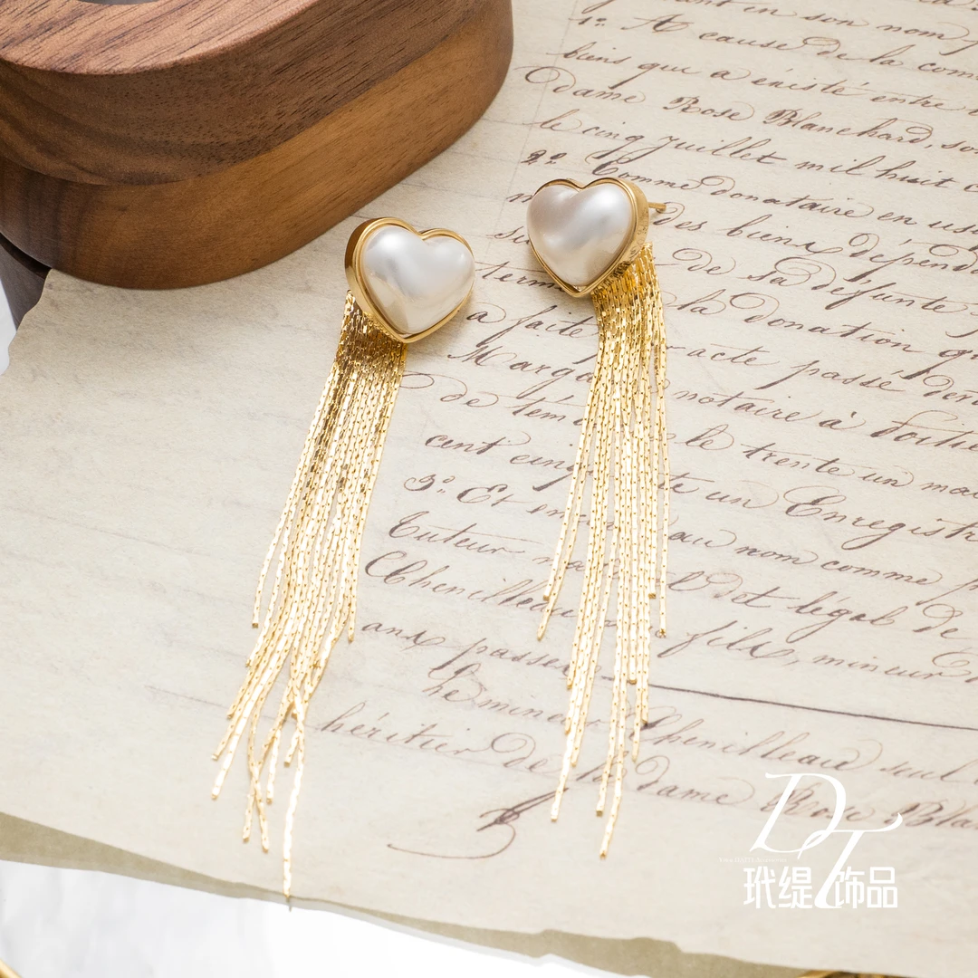 铜合金仿珍珠耳饰 高级冷淡风极光马贝珠气质爱心流苏耳环