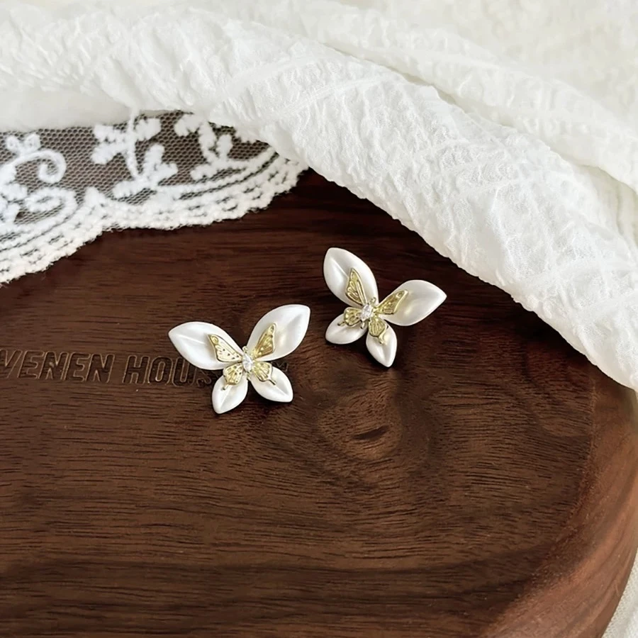 铜合金合成锆石耳饰 小众设计轻奢高级感气质款立体蝴蝶耳钉耳环