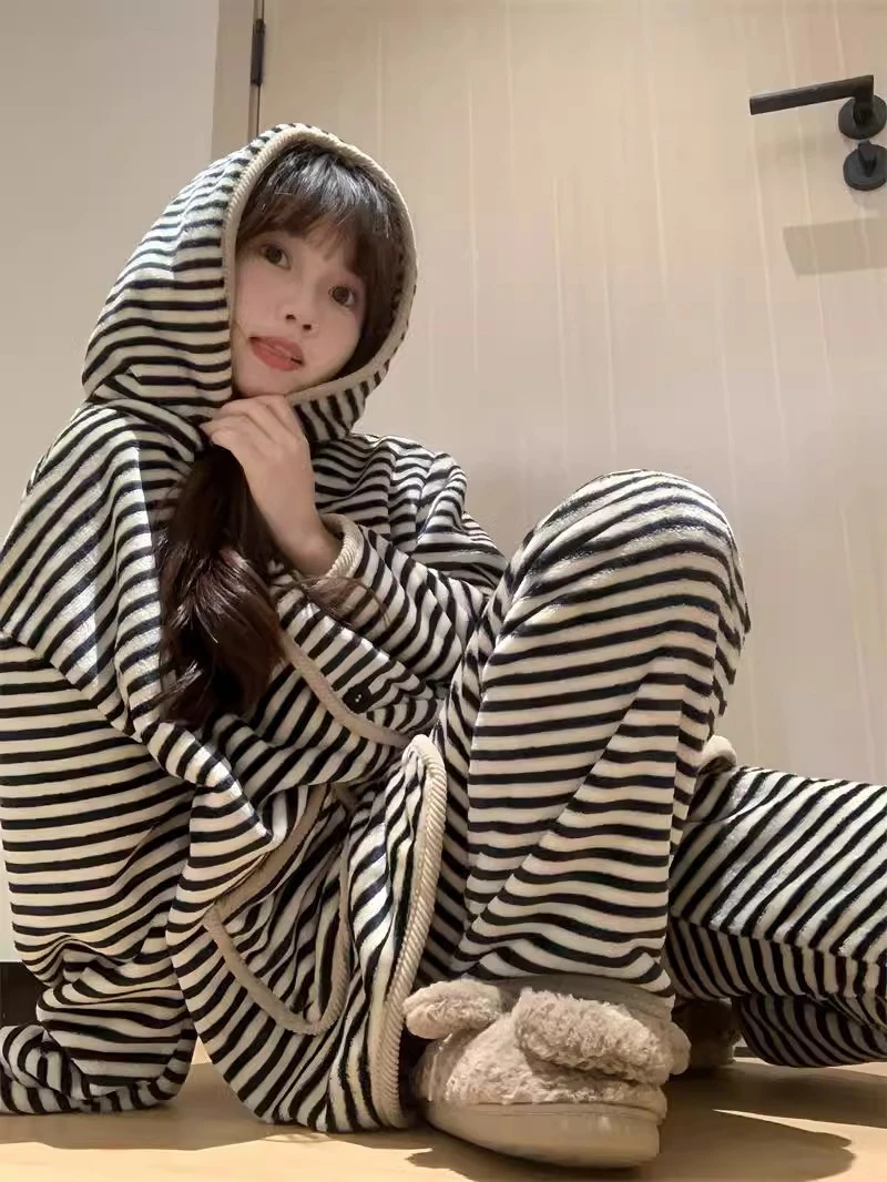 少女简约慵懒条纹连帽珊瑚绒睡衣女冬款新款加厚可外穿家居服套装