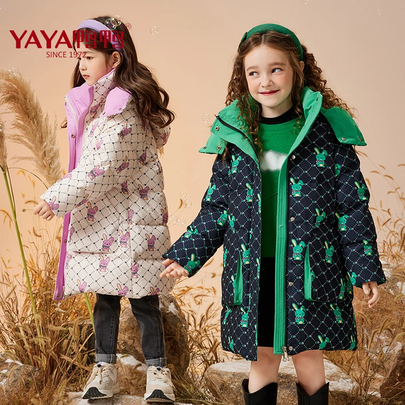 鸭鸭精选冬季印花加厚中长款高档保暖儿童满印连帽羽绒服9658